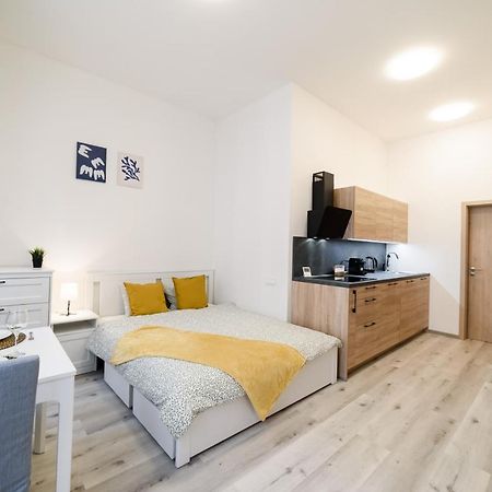 New Apartments Near Dancing House Praga Exterior foto